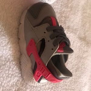 Nike huarache pink & grey size 4c